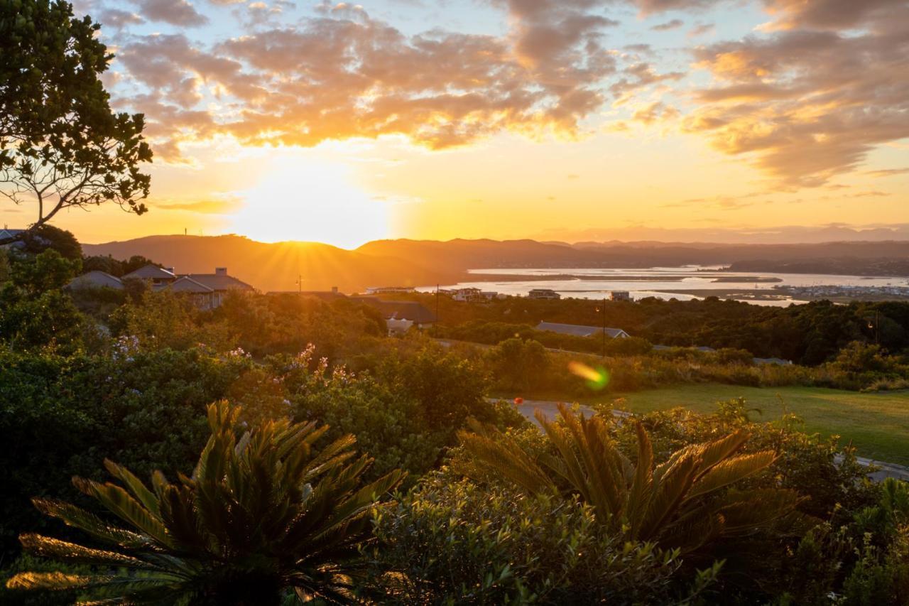 Pezula Nature Retreat Knysna Bagian luar foto Sunset over Lake Waikare