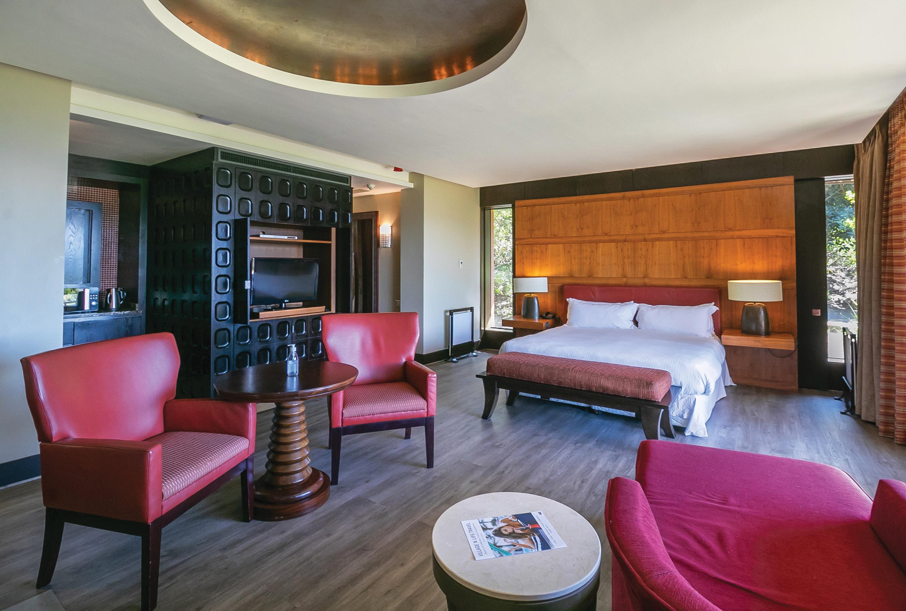 Pezula Nature Retreat Knysna Bagian luar foto A suite at the hotel