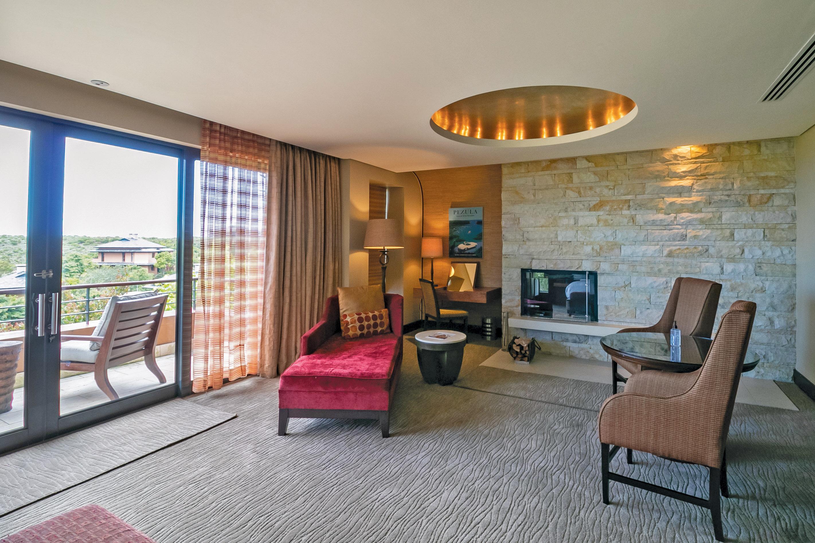 Pezula Nature Retreat Knysna Bagian luar foto A suite at the Wynn