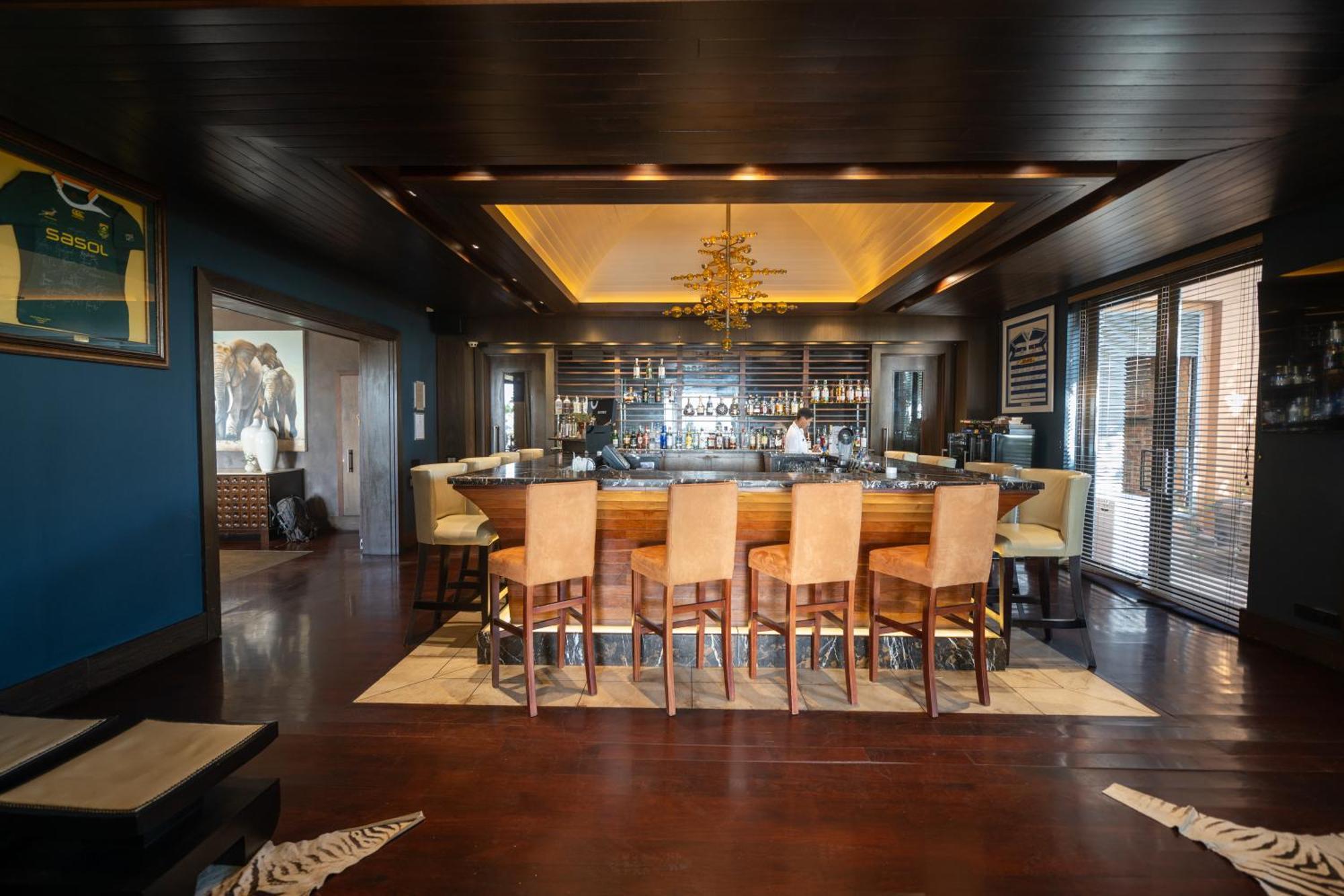Pezula Nature Retreat Knysna Bagian luar foto The bar at the 101 Club