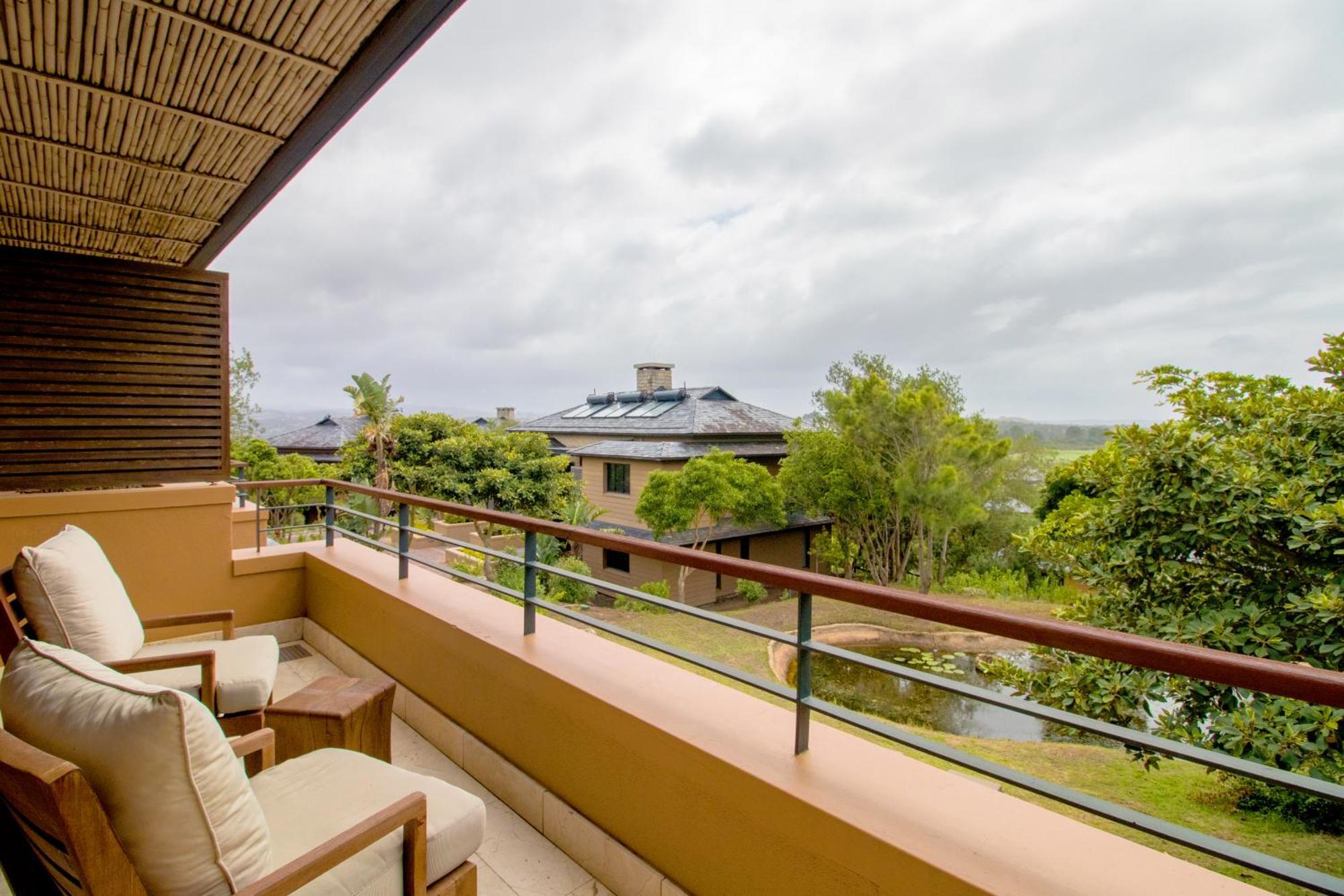 Pezula Nature Retreat Knysna Ruang foto A view from a balcony