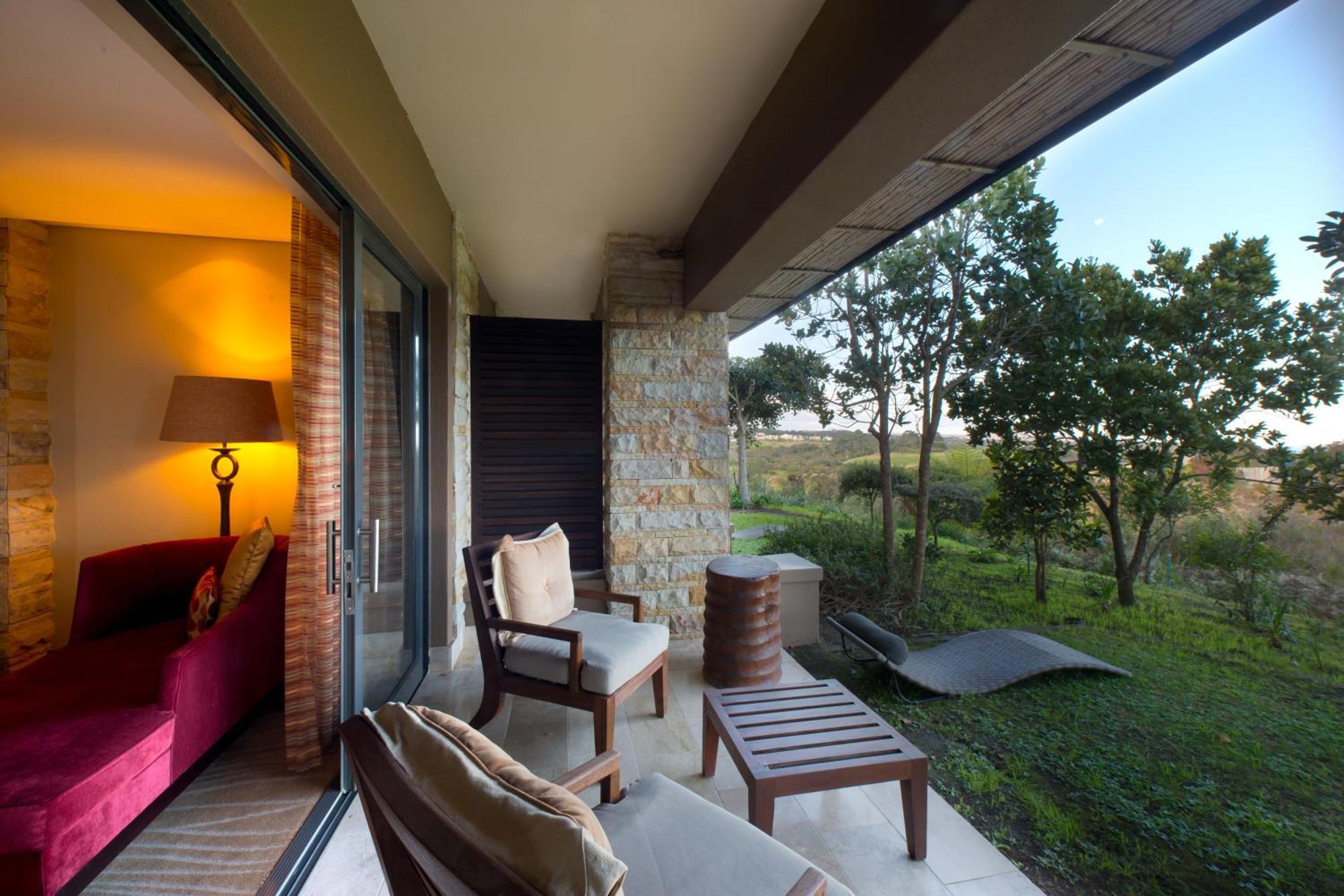 Pezula Nature Retreat Knysna Ruang foto A balcony at the hotel