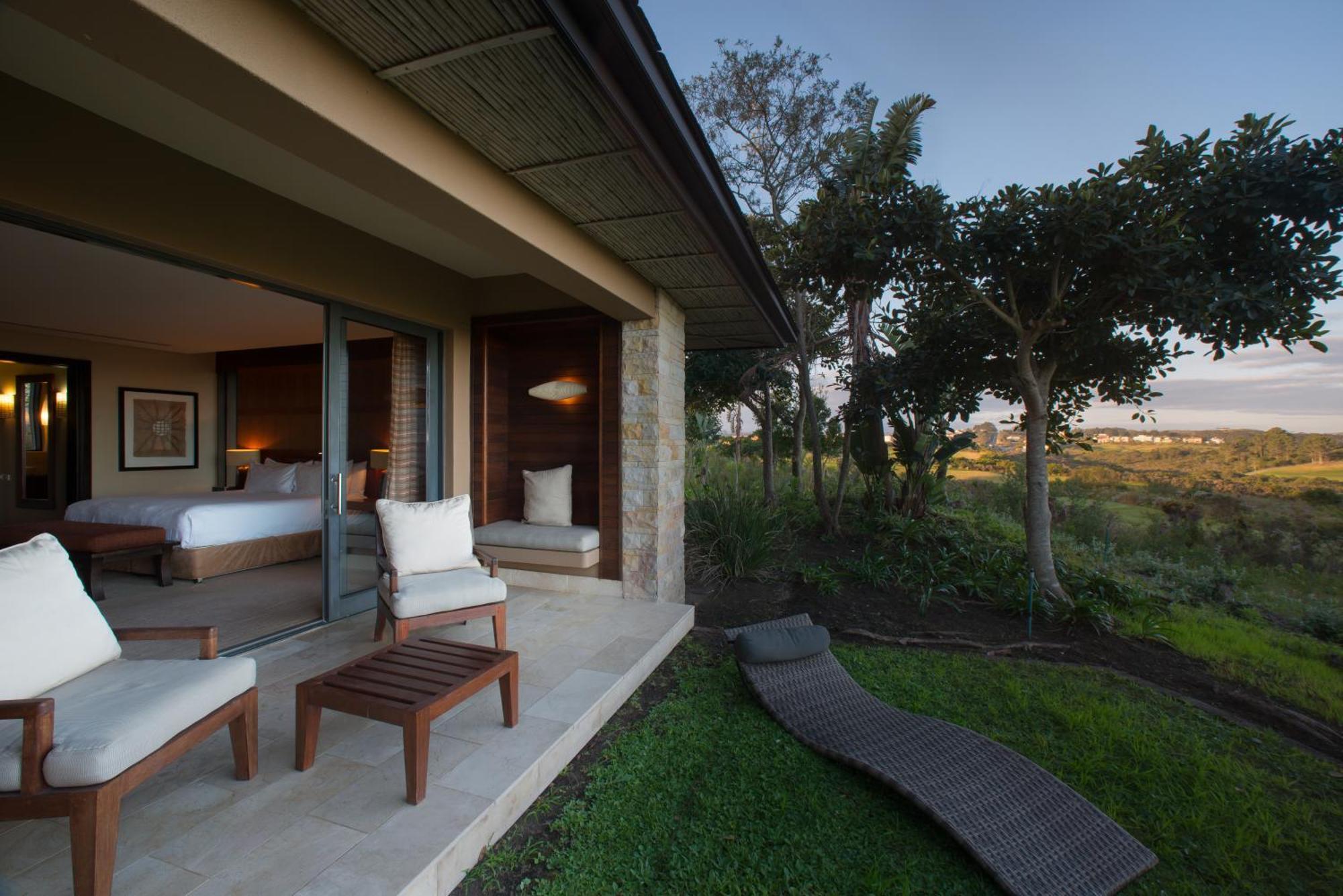 Pezula Nature Retreat Knysna Ruang foto A guest room at the Four Seasons Resort